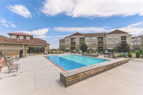 Luxurious 1 Bed 1 Bath Apartment at The Meadows-Pet Friendly